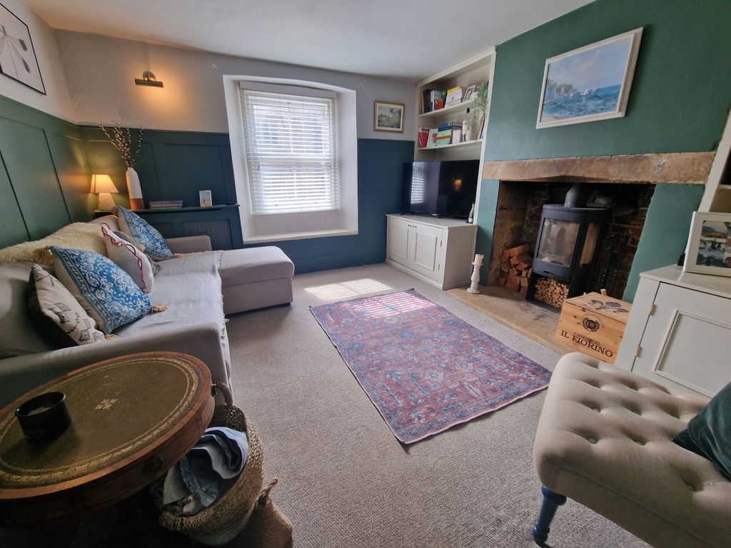 Property photo 3 of 19 Living Room