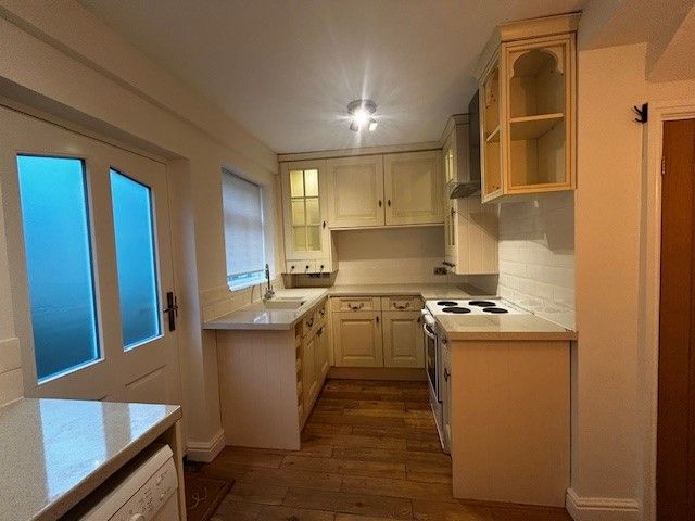 Property photo 3 of 18 Kitchen