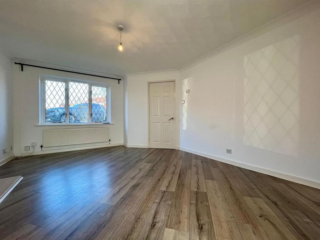 Property photo 3 of 14 4Bc14d89-882F-4B48-A7c2-6E4A34240Af9.Jpg