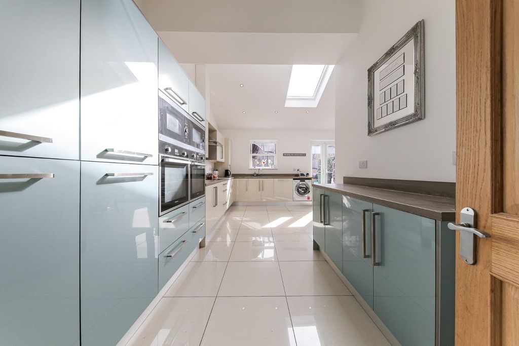 Property photo 3 of 15 Kitchen