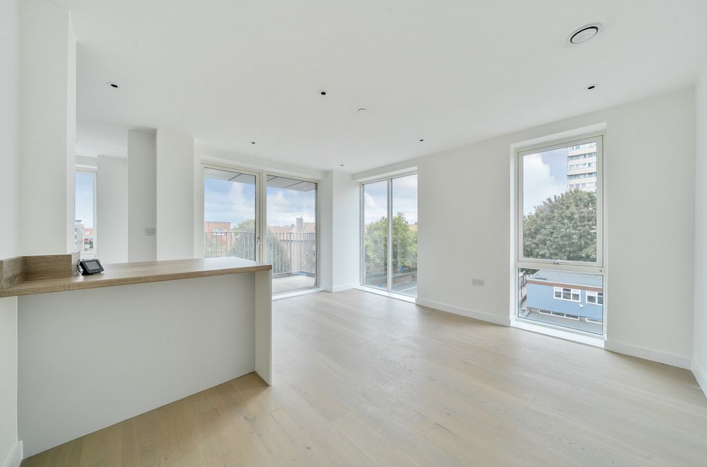Property photo 1 of 8