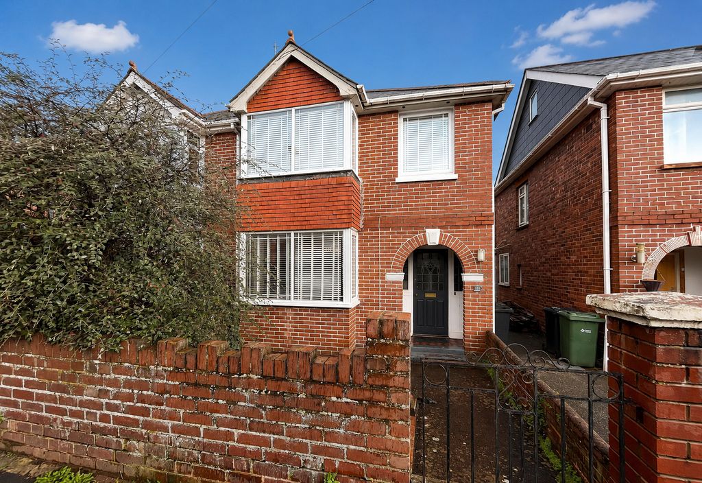 Property photo 1 of 11 Front
