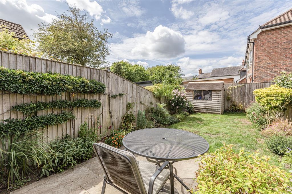 Property photo 2 of 13 2 Kings Terrace, Kt14 7Ap - 12.Jpg