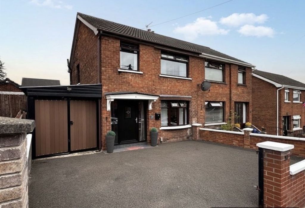 Property photo 1 of 17 External