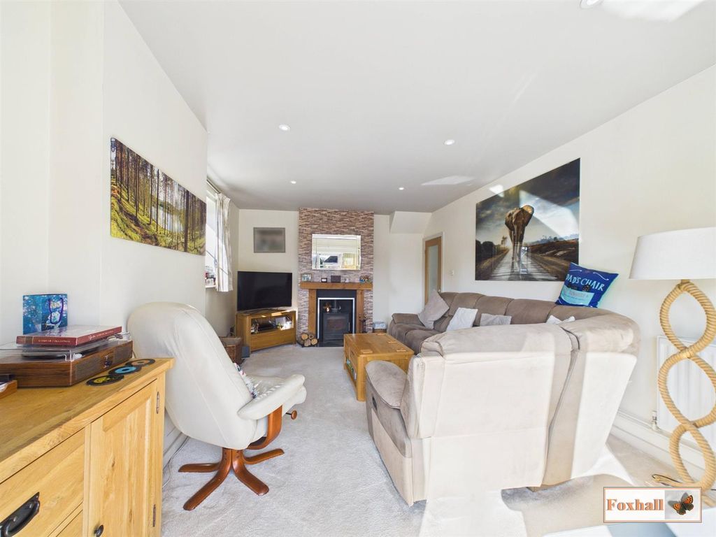 Property photo 2 of 33 Lounge