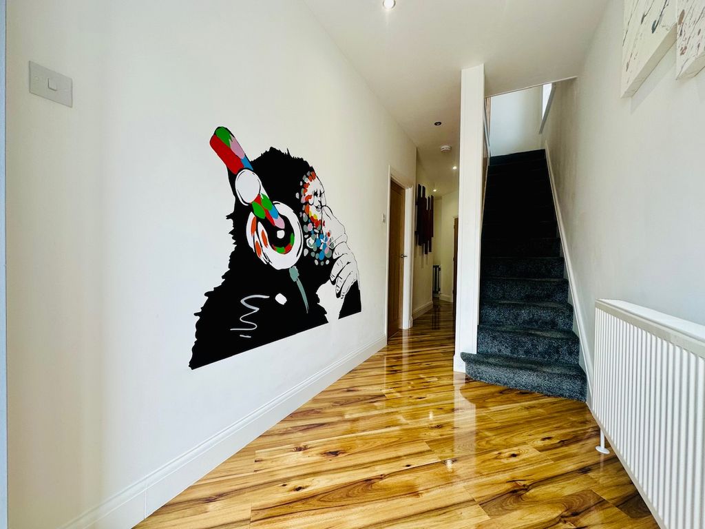 Property photo 3 of 24 Entrance Hall