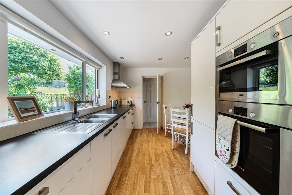 Property photo 3 of 30 1299287-68309B7728188-Arw-27.Jpg