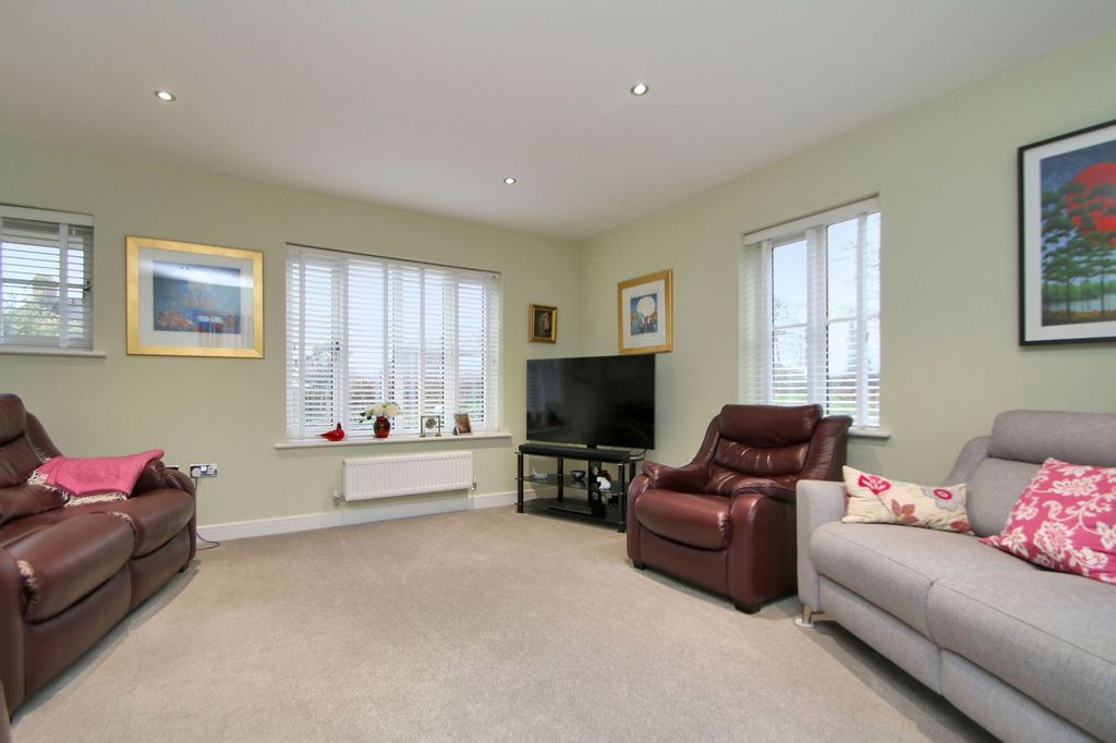 Property photo 3 of 15