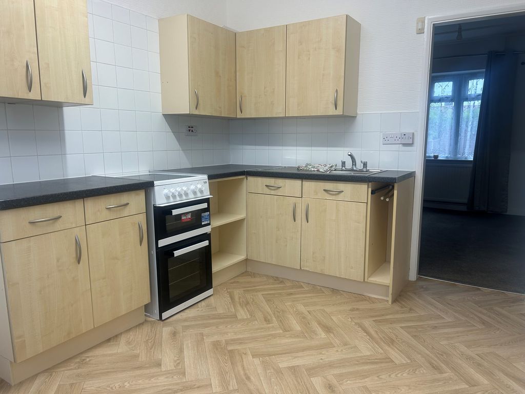 Property photo 3 of 13 Kitchen