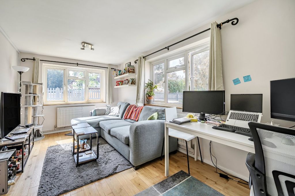 Property photo 2 of 9 Picture No. 11