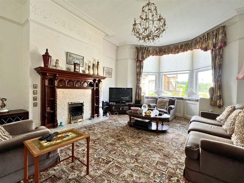 Property photo 2 of 31