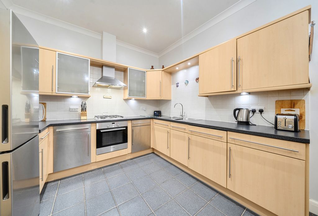 Property photo 2 of 19 1430678-14-69d50d...