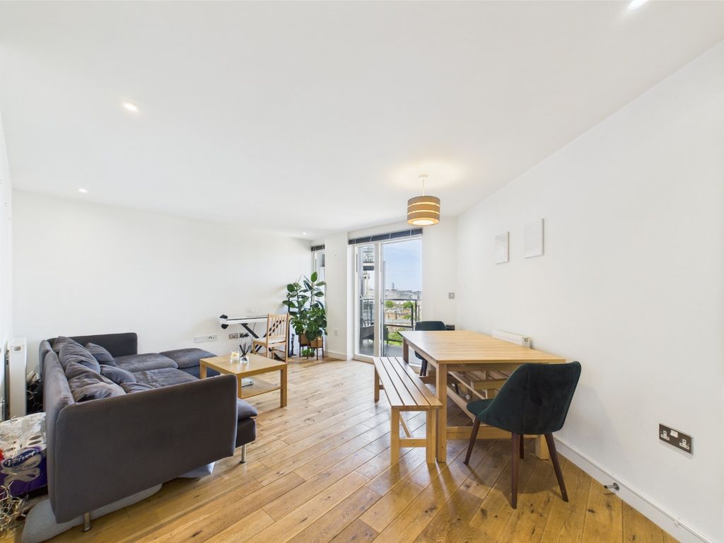 Property photo 3 of 11 4213923