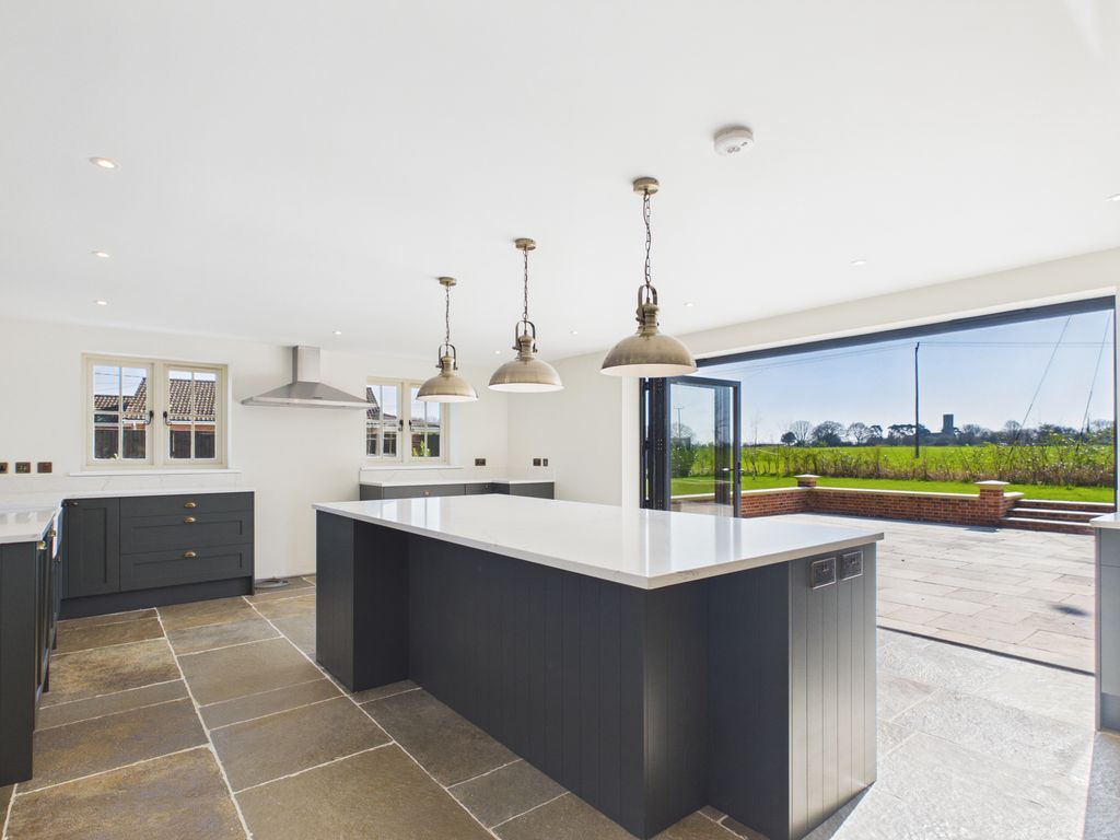 Property photo 2 of 39 Tithe Farm Ilketshall St Andrew Kitchen Island