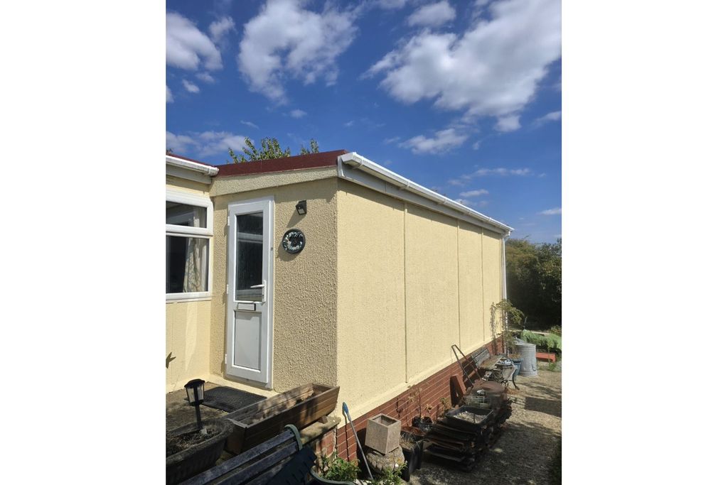 Property photo 2 of 18 Entrance Porch