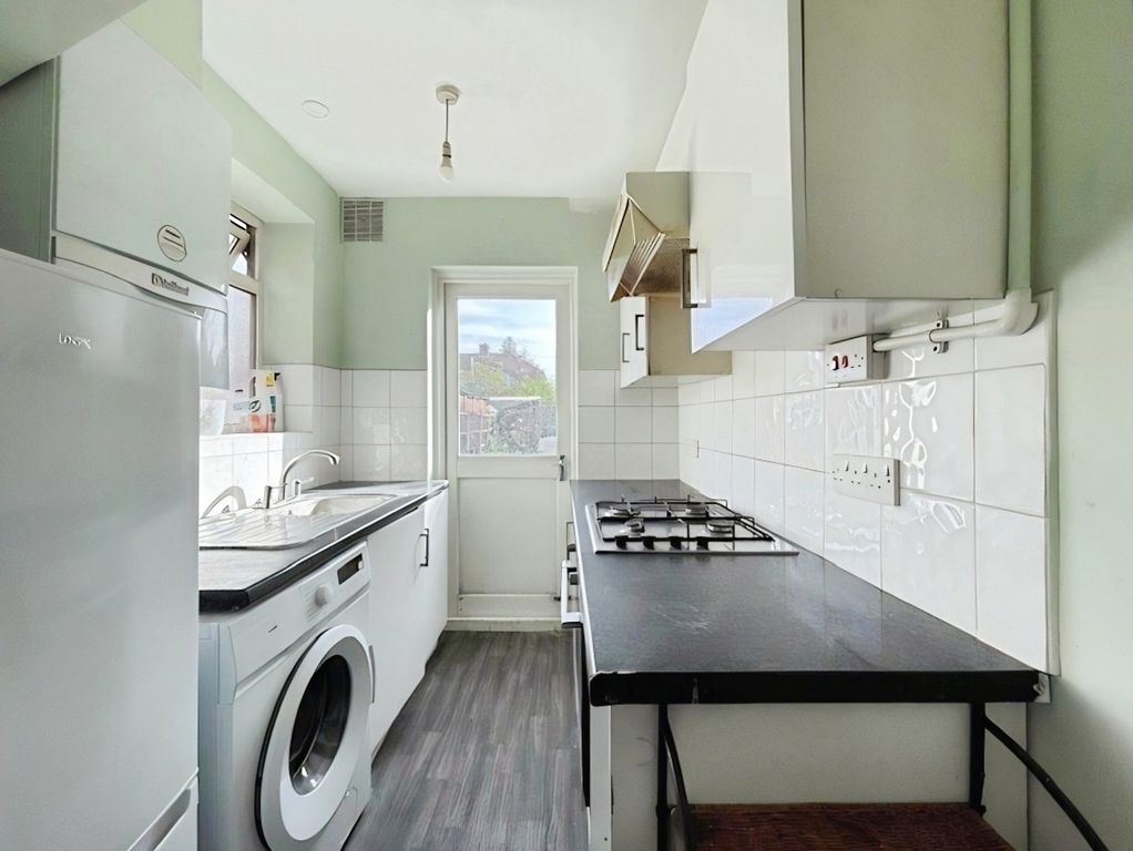 Property photo 2 of 9 Kitchen