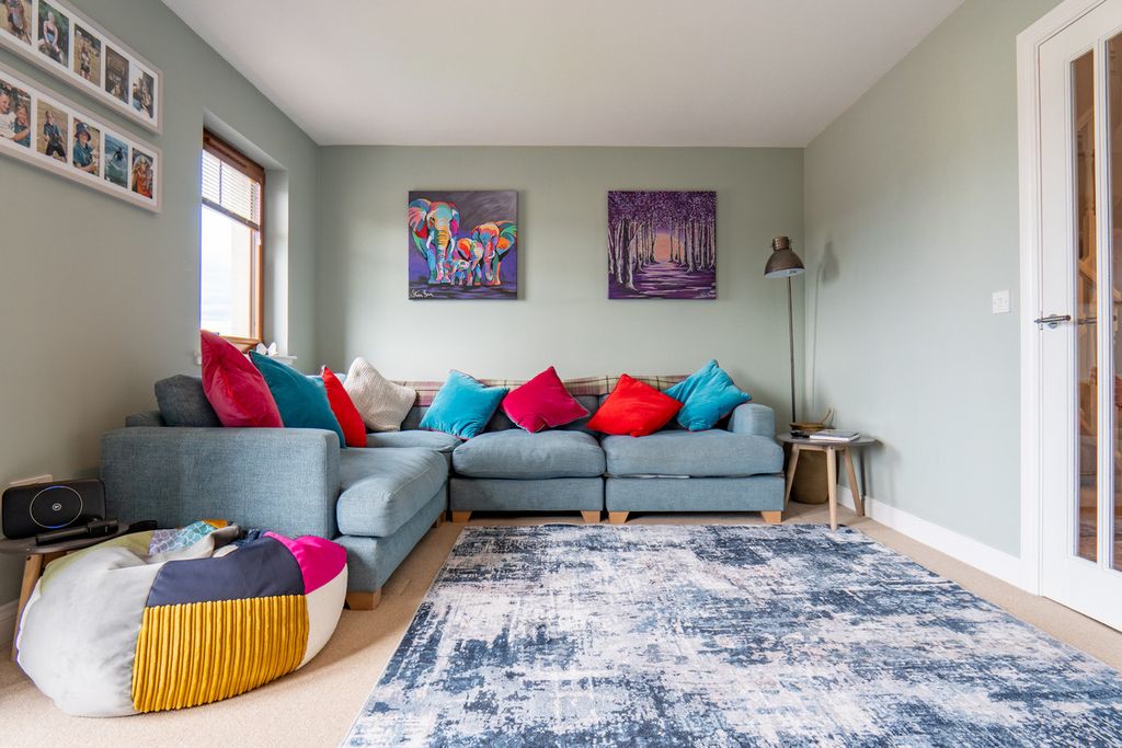 Property photo 2 of 33