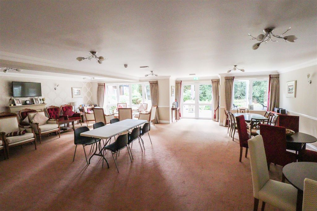 Property photo 3 of 17 Communal Lounge