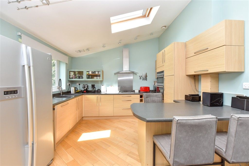Property photo 3 of 9 Kitchen/Breakfast Room