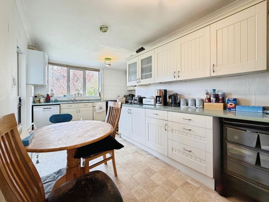 Property photo 3 of 23 Kitchen