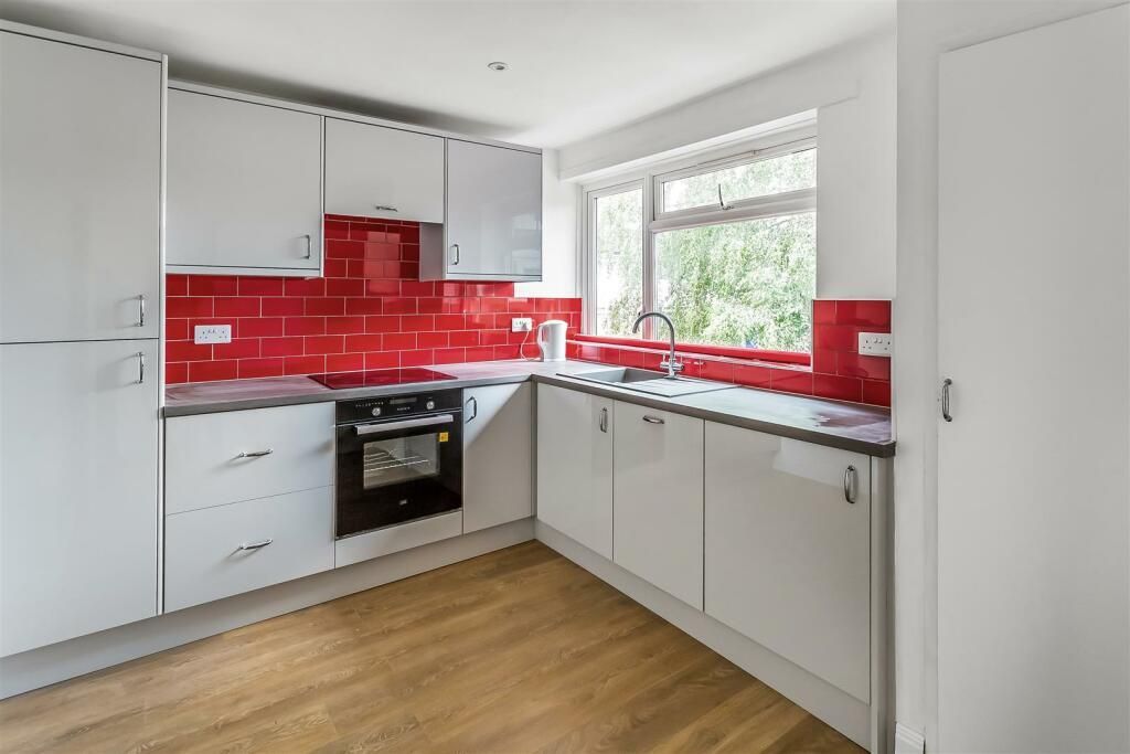 Property photo 2 of 10 Kitchen