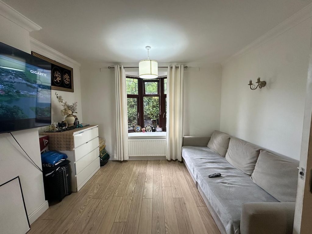 Property photo 2 of 16 Gallery