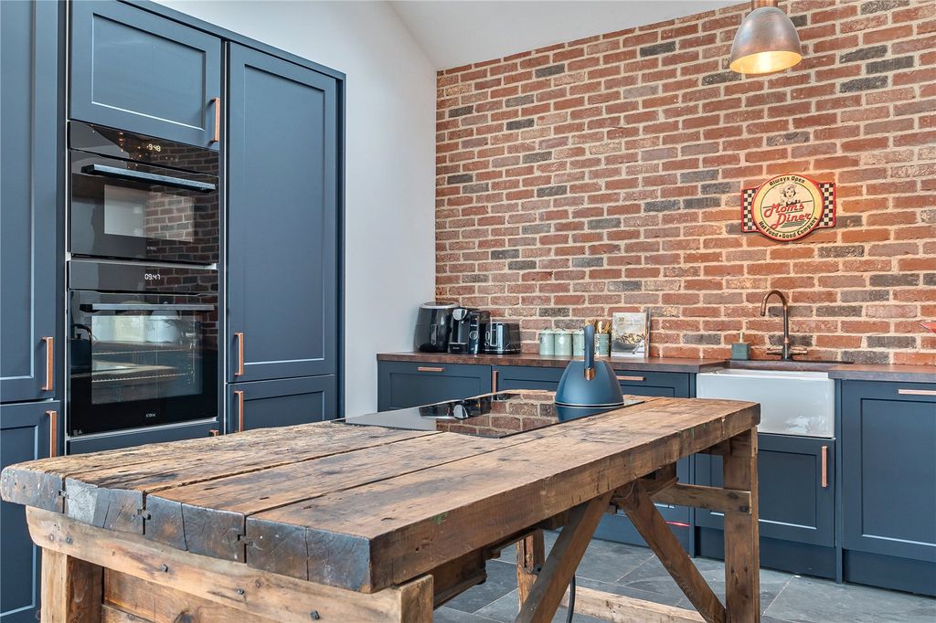 Property photo 3 of 16 Picture No. 13