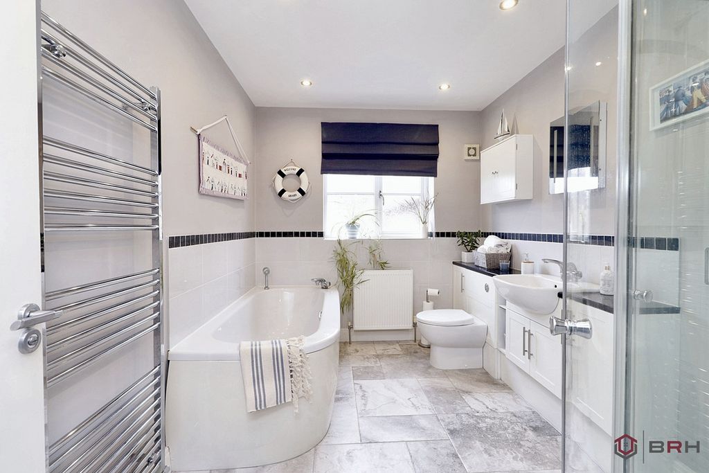 Property photo 3 of 37