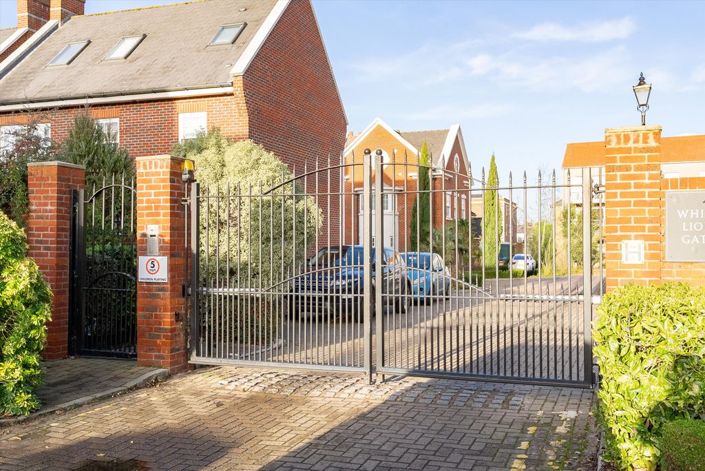 Property photo 3 of 24 Image