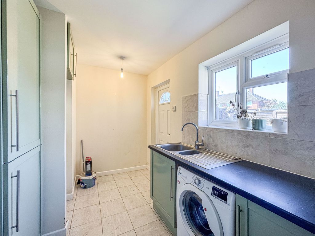 Property photo 3 of 8 Kitchen