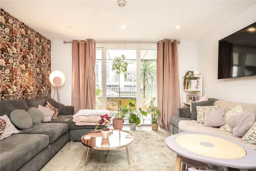 Property photo 2 of 10 Reception