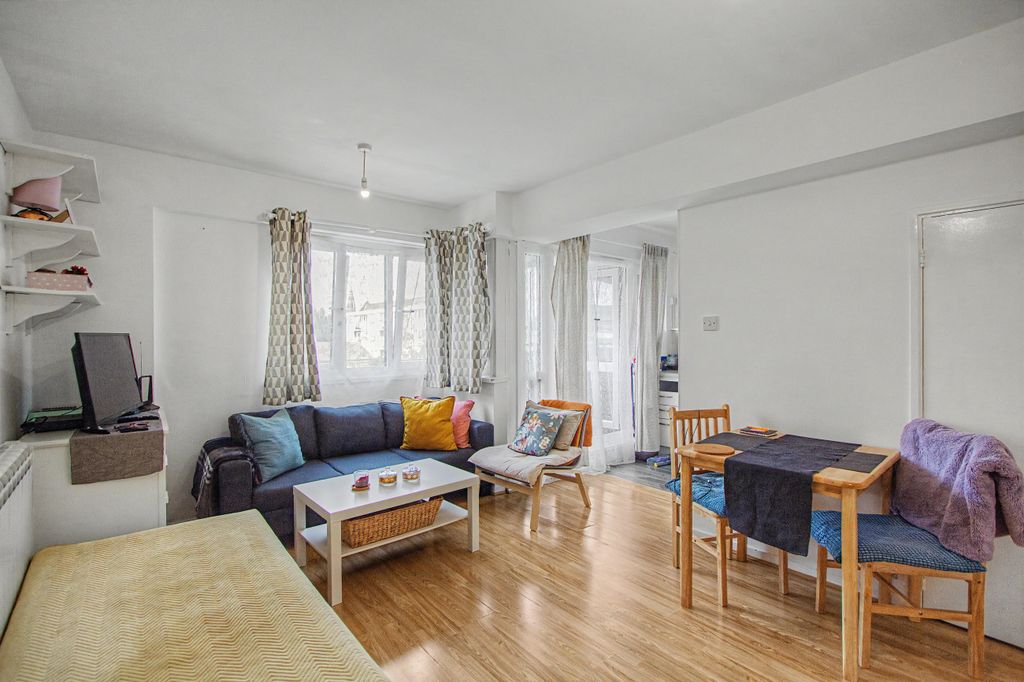 Property photo 3 of 10 9 Hazlewood Towers, Golborne Gardens, North Kensington, London W10 5DT
