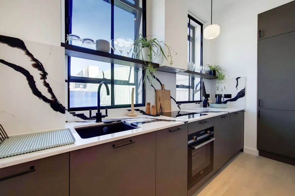 Property photo 3 of 11 Photo 6