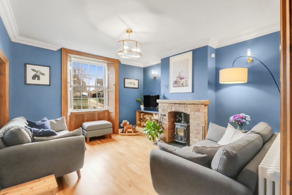 Property photo 2 of 40