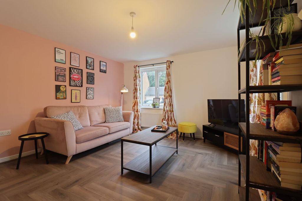 Property photo 2 of 20