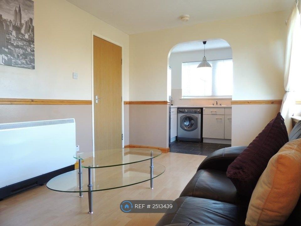 Property photo 3 of 5 Living Room