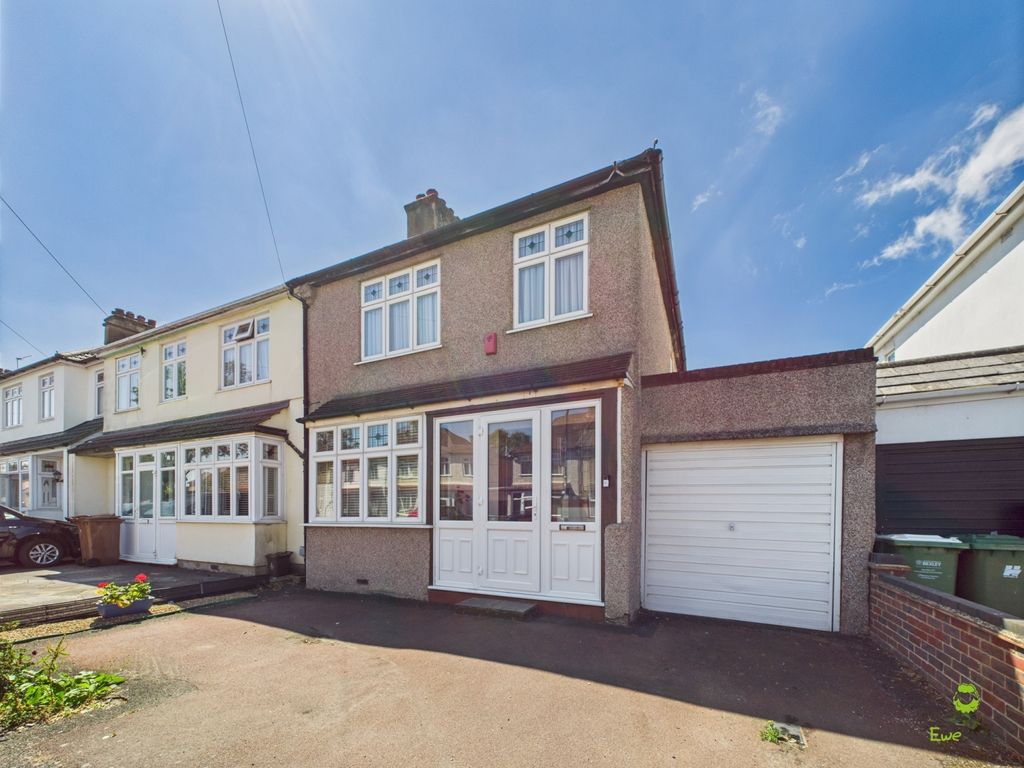 Property photo 1 of 11 Presented By Nicoleta At Ewemove Bexleyheath And D
