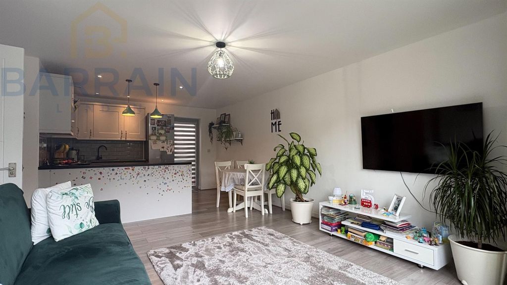 Property photo 3 of 11 Two Bedroom For Sale By Barrain London