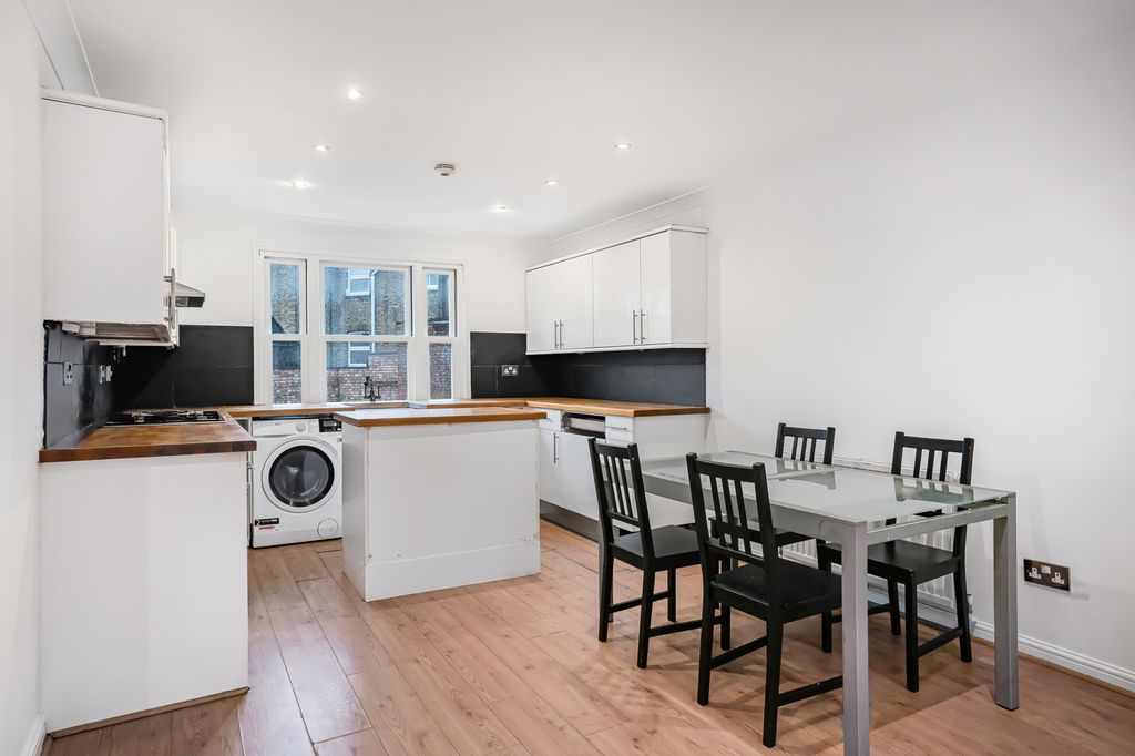 Property photo 3 of 29 Kitchen