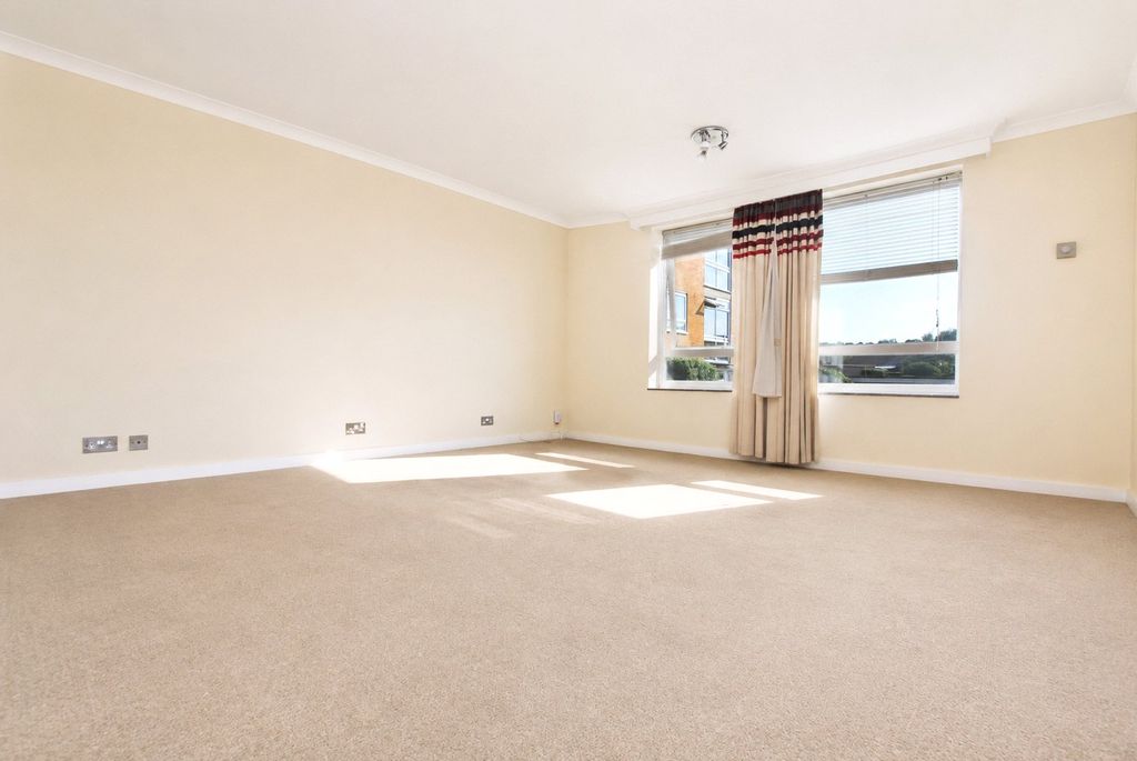 Property photo 3 of 6 Picture No. 02