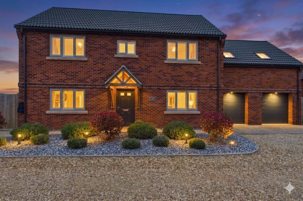 Property photo 1 of 46 18 Old Station Yard Morton