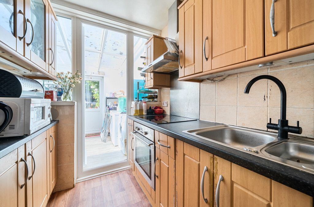 Property photo 3 of 12 Kitchen