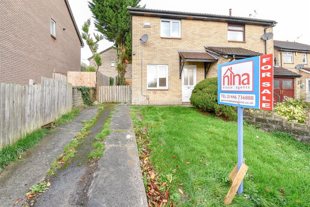 Property photo 1 of 18 Front