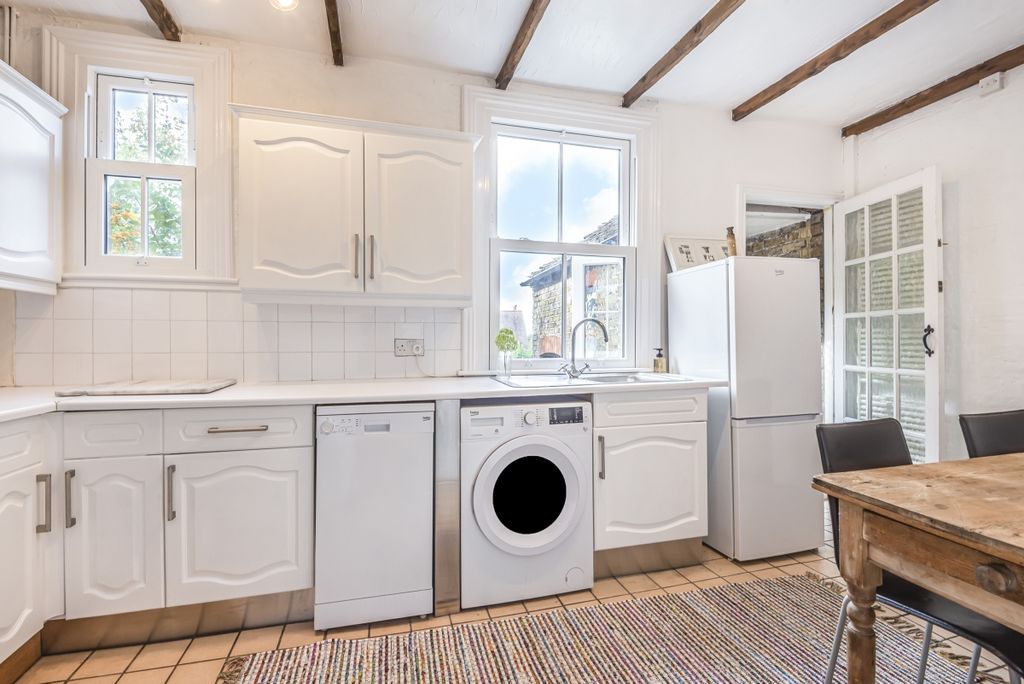 Property photo 3 of 7 Kitchen