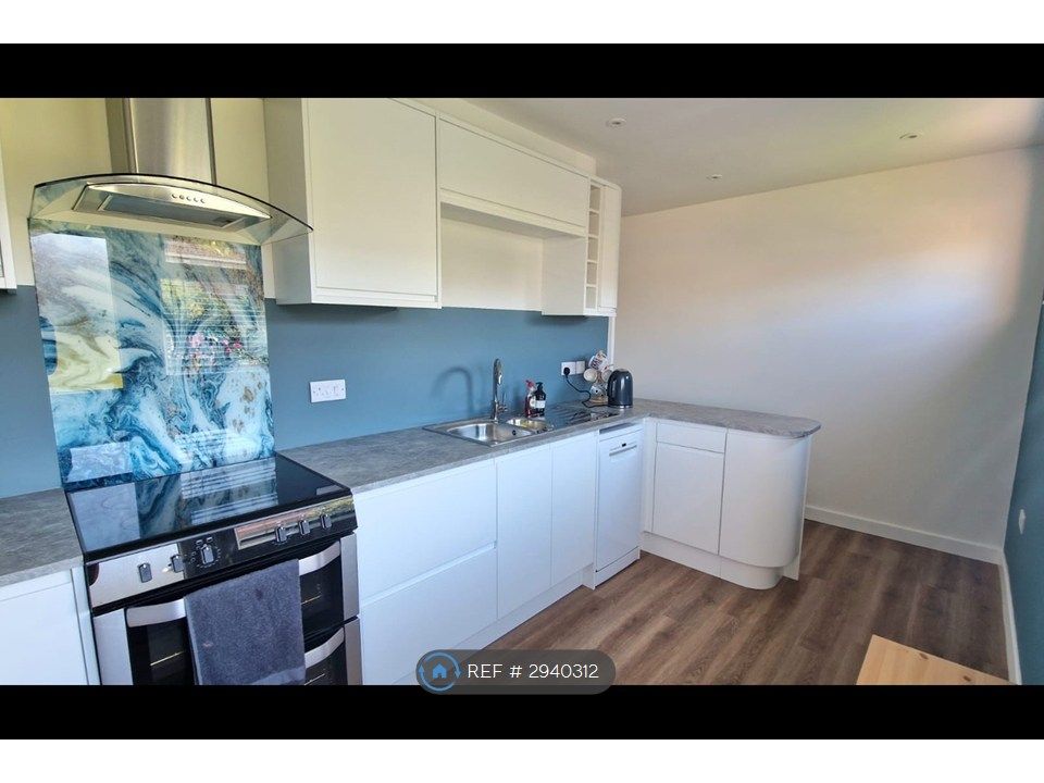 Property photo 2 of 18 Kitchen