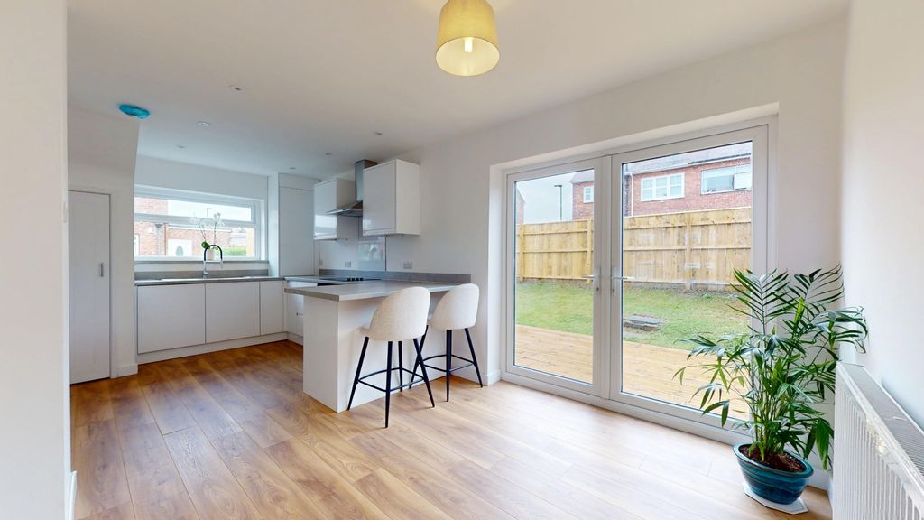 Property photo 1 of 26 5180172