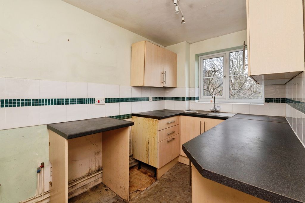 Property photo 3 of 14 Picture