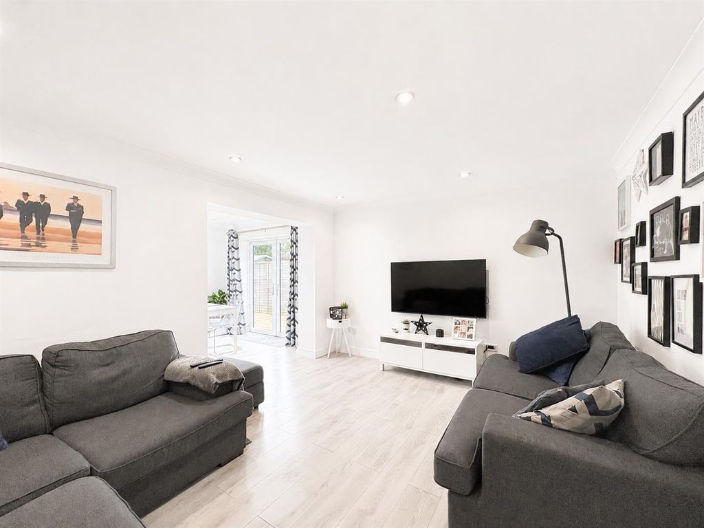 Property photo 3 of 16 Livingroom..Png