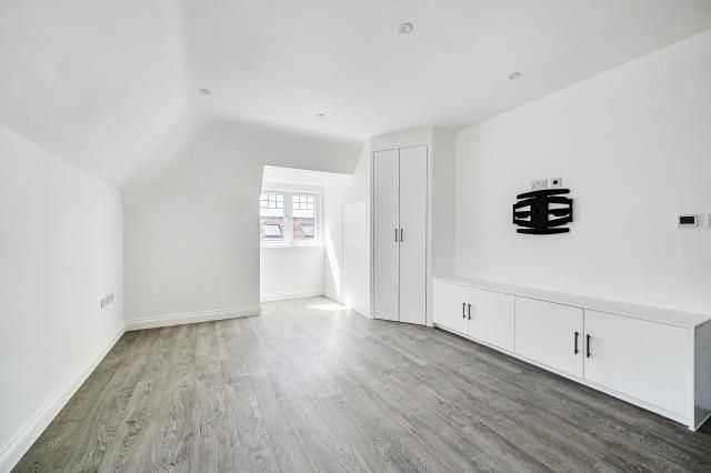 2 bed flat for saleSquirrel Lane, Winkfield, Windsor SL4 photo 5