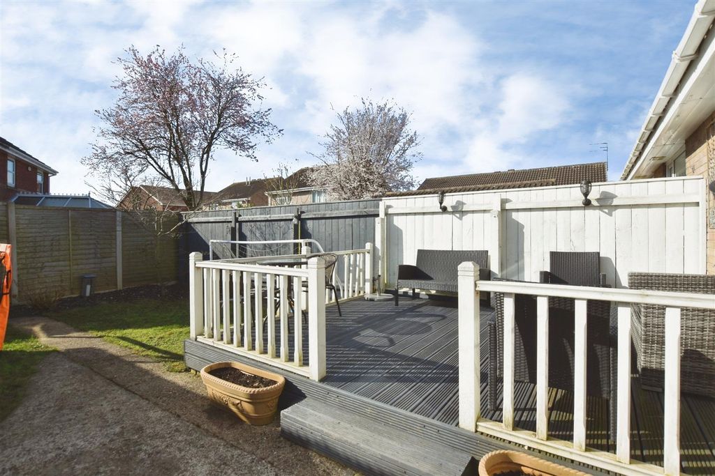 Property photo 3 of 25 9A222Ef9-Garden 20Patio.Jpg
